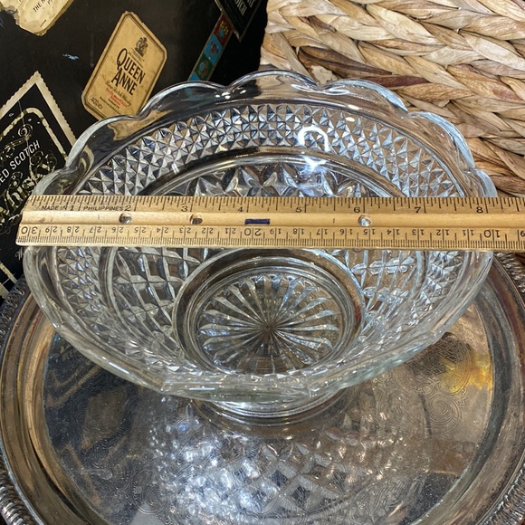 Vintage 8.5" Pressed Glass Bowl - Picture 7 of 8